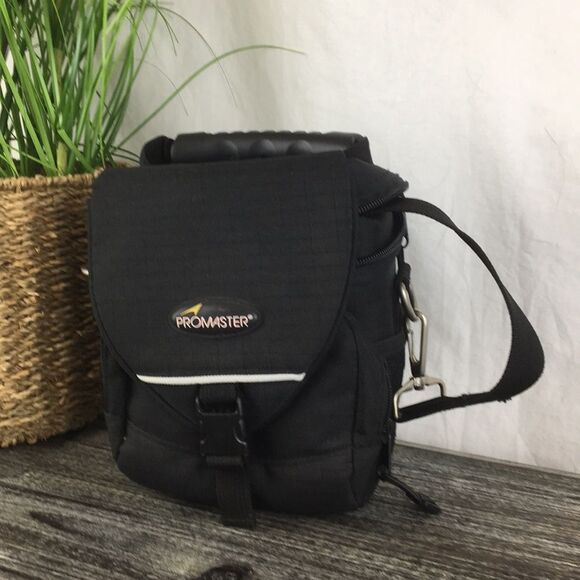 Promaster Black Insulated Zipper Adjustable Strap Camera Bag - Picture 1 of 11
